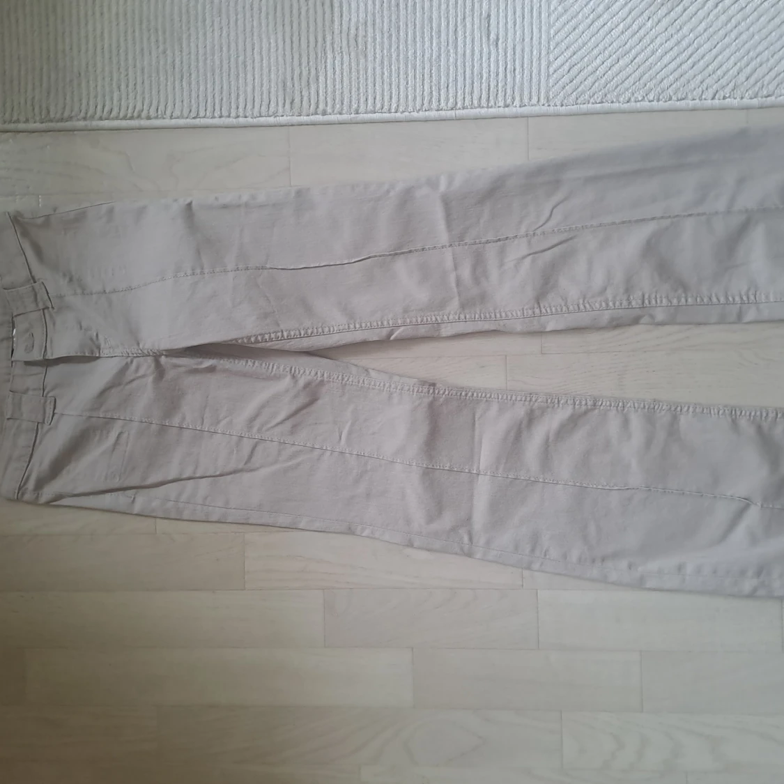 Beige raka chinos i bomull - 2
