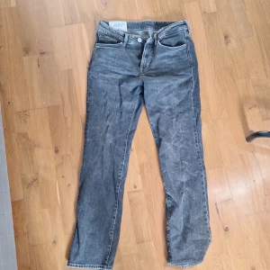 Jeans från h&m - Jeans som är för små för mig täcken på användning skriv om frågor och funderingar!
