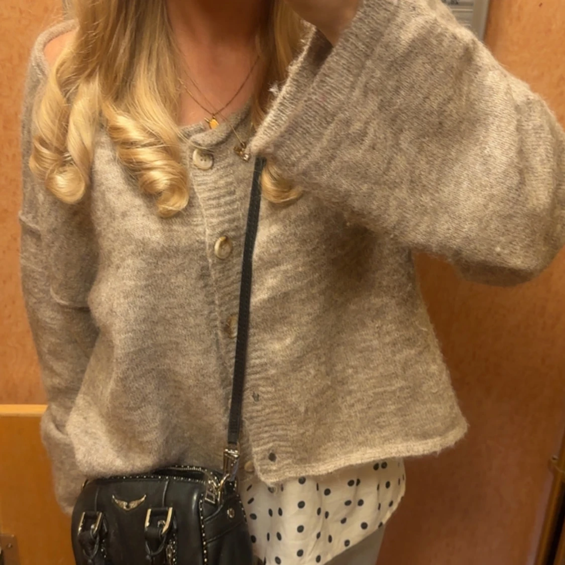 Beige brun  kofta med knappar - 1