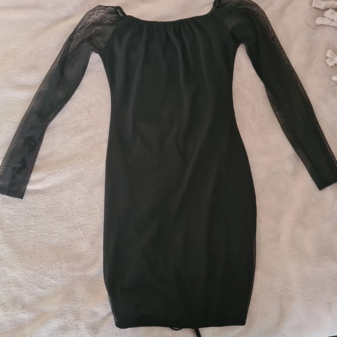 Svart meshklänning PrettyLittleThing - 1