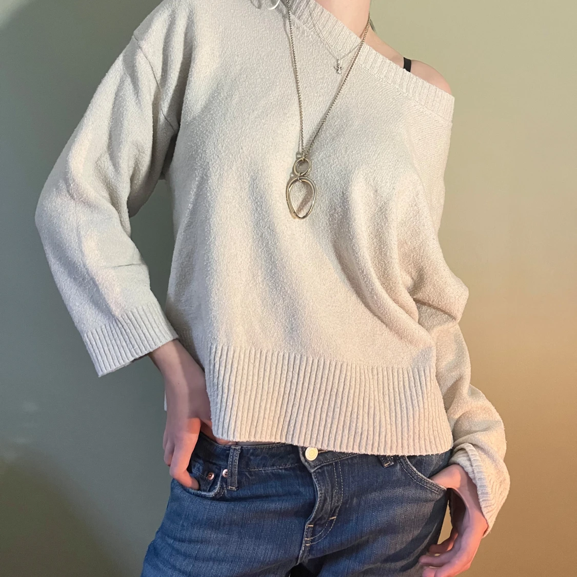 Ljus beige stickad tröja