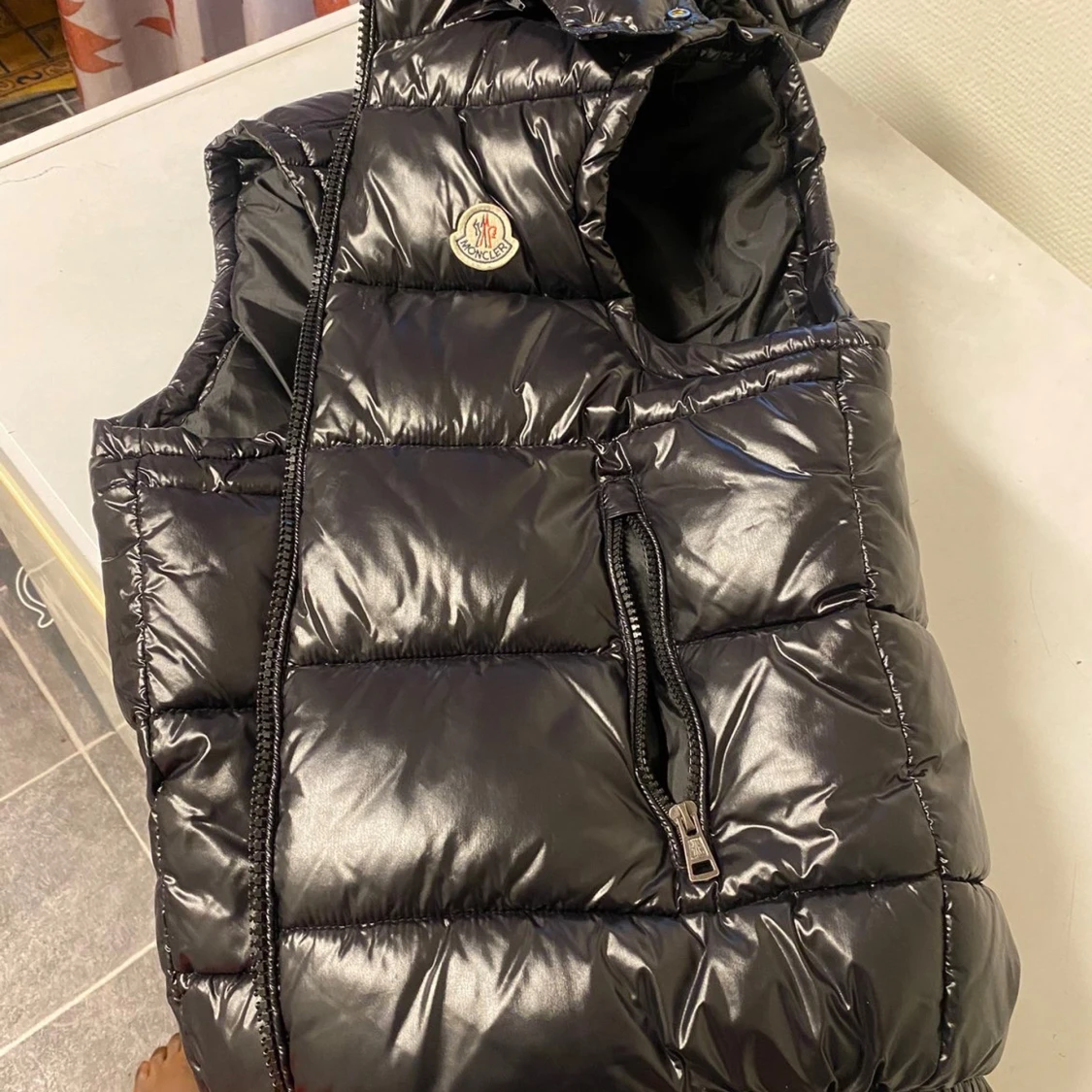 Svart dunväst från Moncler