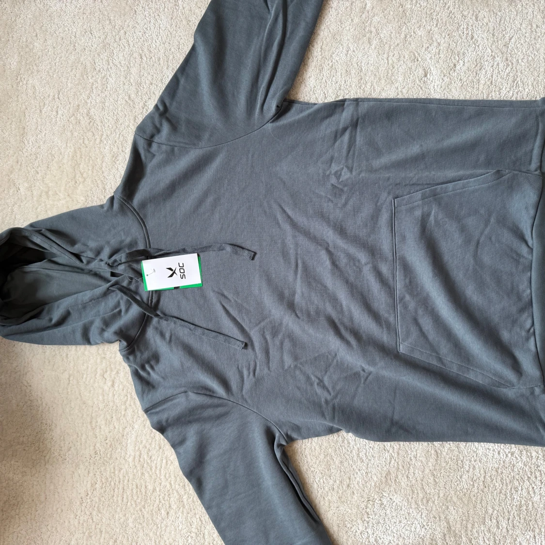 Mörkgrå hoodie från SOC i bomull