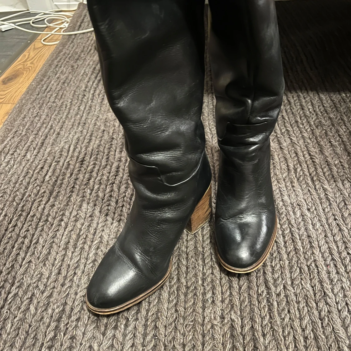 Svarta höga stövlar med klack - 1