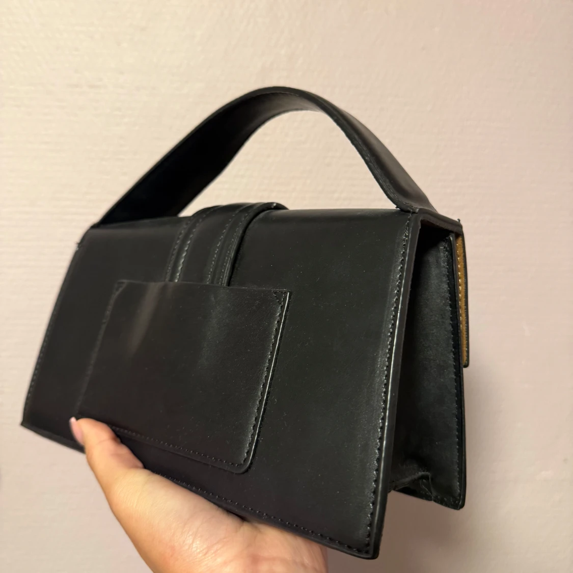 Svart handväska från JAQ i skinn - 1