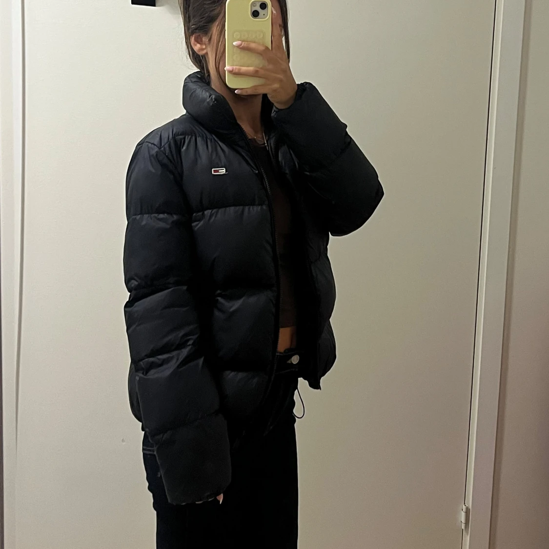 Svart pufferjacka från Tommy Hilfiger - 1