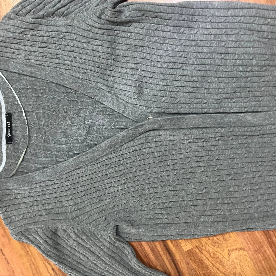 Grå ribbad kofta från Gina Tricot - 4