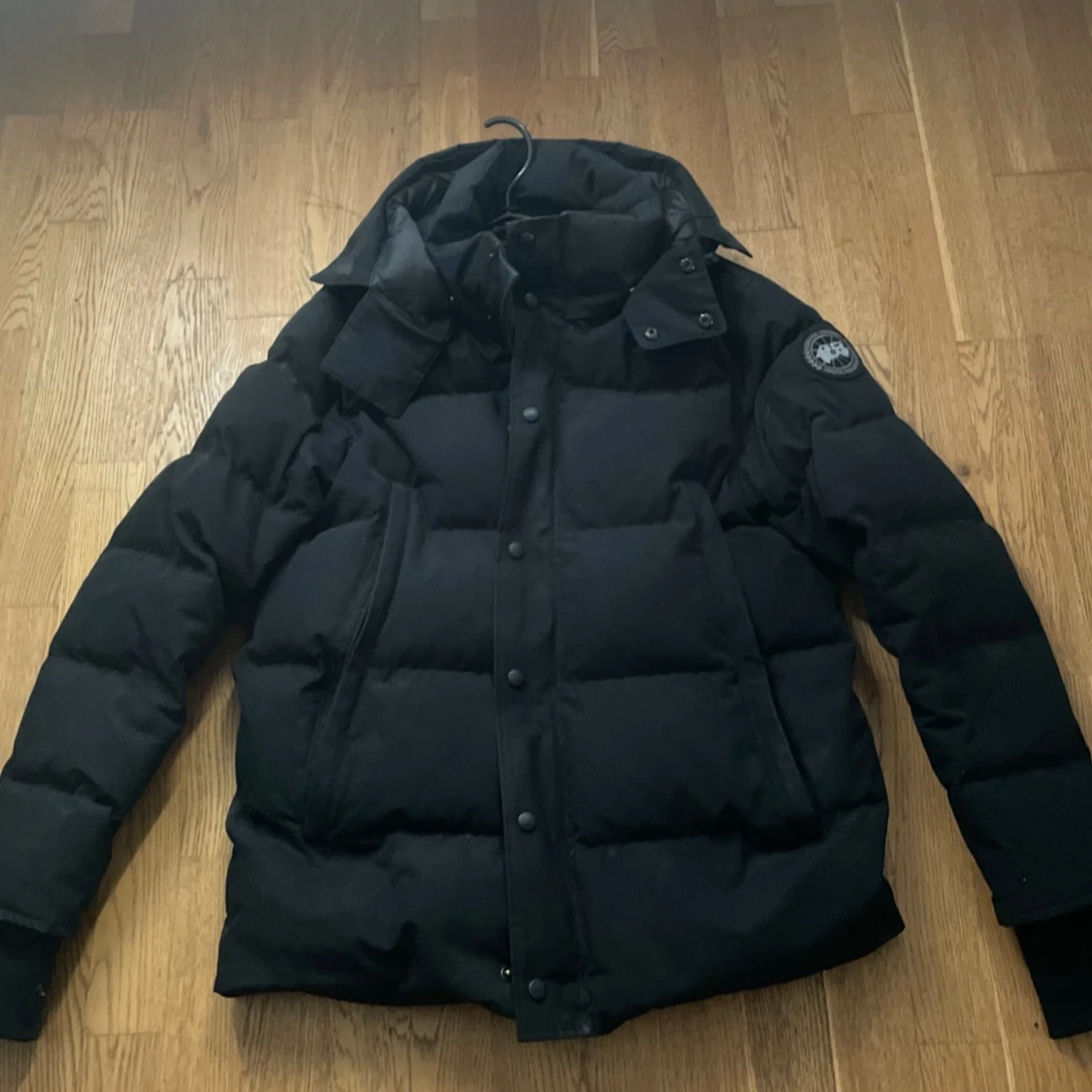 Svart dunjacka från Canada Goose L