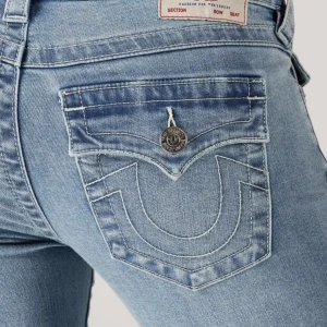 True religions - True religions jeans i storlek W24, pris kan diskuteras!  Kostar 1500kr som nya. Skriv om ni vill ha mer bilder på dem! 