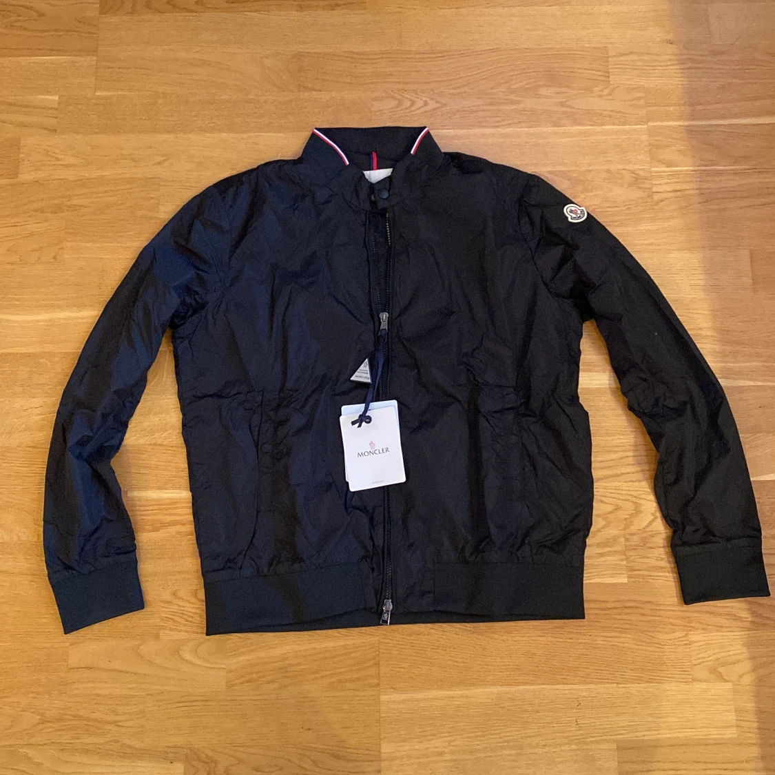 Svart vindjacka från Moncler