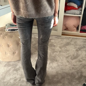 Gråa jeans  - Säljer mina Gina jeans som är i jättebra skick 