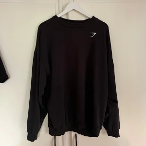 Sweatshirt  - Säljer denna snygga tröjan ifrån Gymshark i storlek M. Bra skick och super skön!🤗