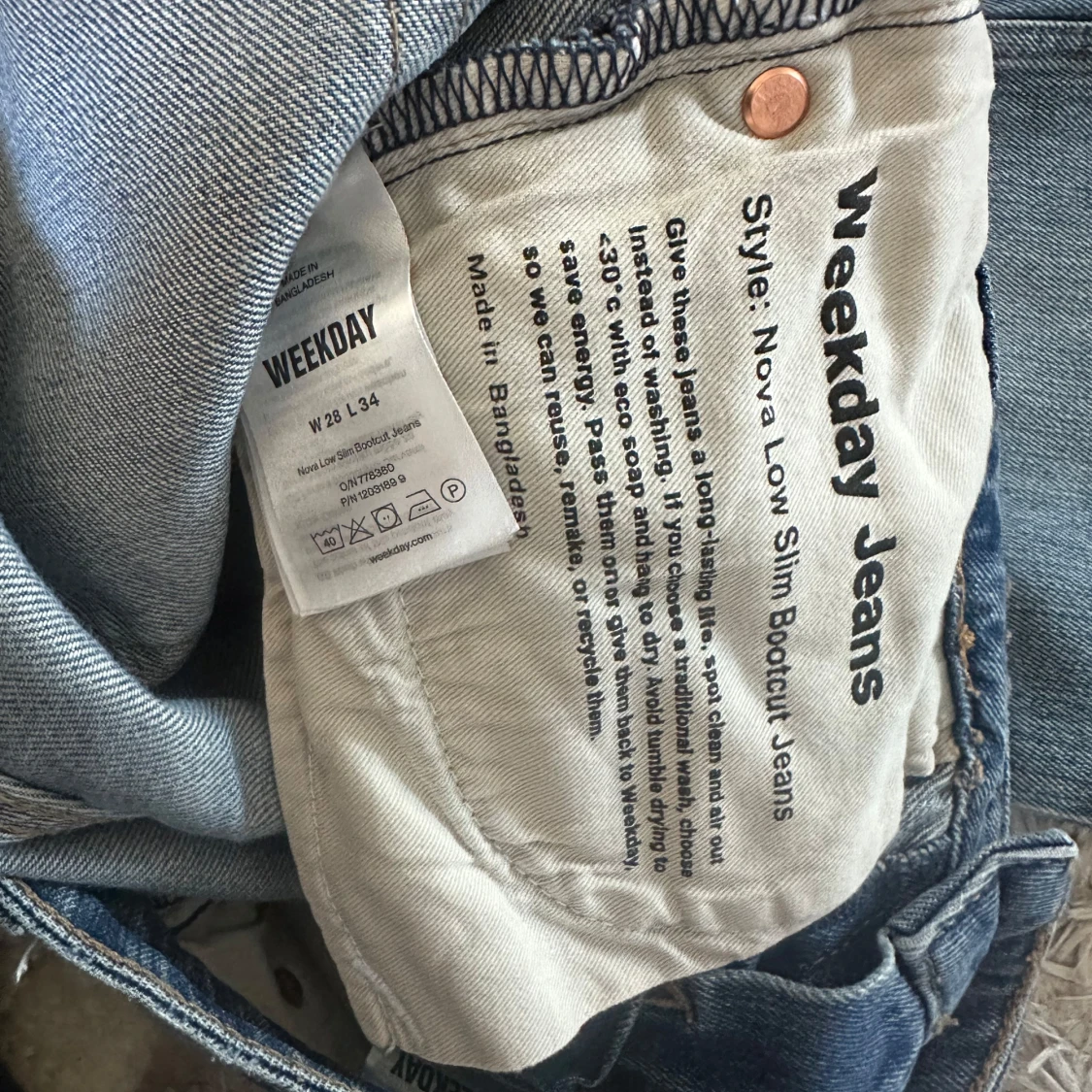 Svinsnygga lågmidjade bootcut jeans  - 4