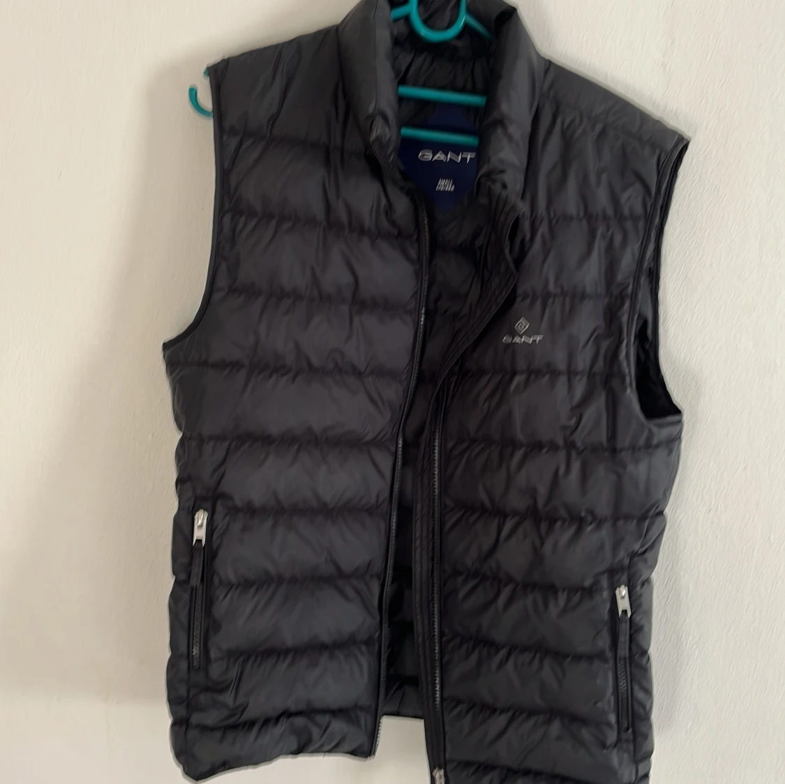 Svart dunväst från Gant, Small