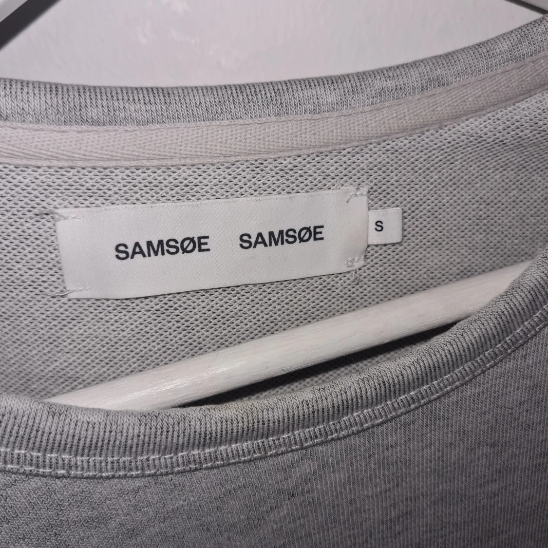 Ljusgrå basic tröja från Samsøe Samsøe - 1
