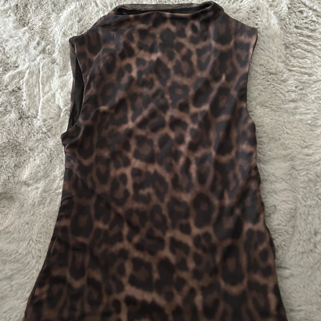 Leopardmönstrad ärmlös topp