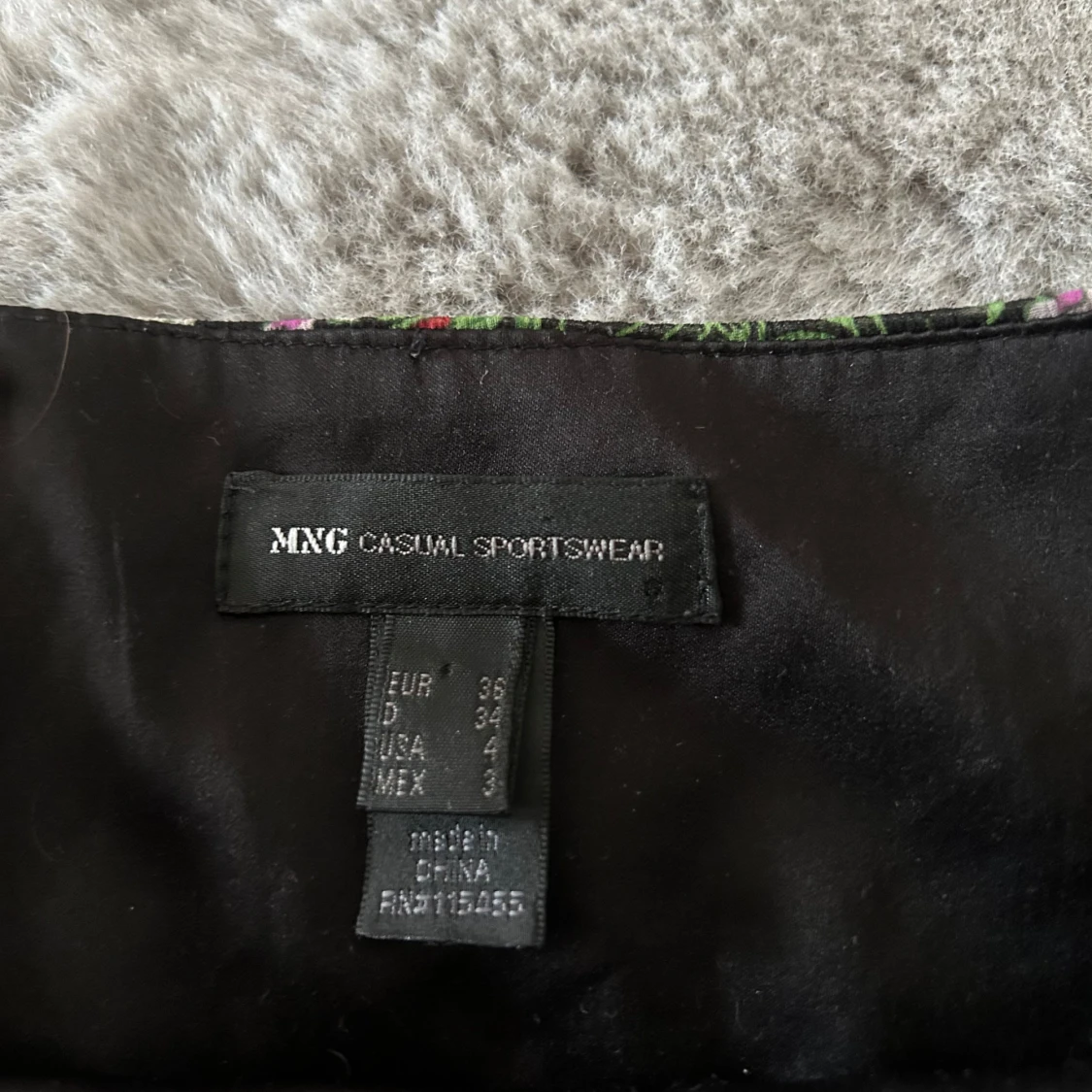 Blommig volangkjol från MNG, strl 36 - 2