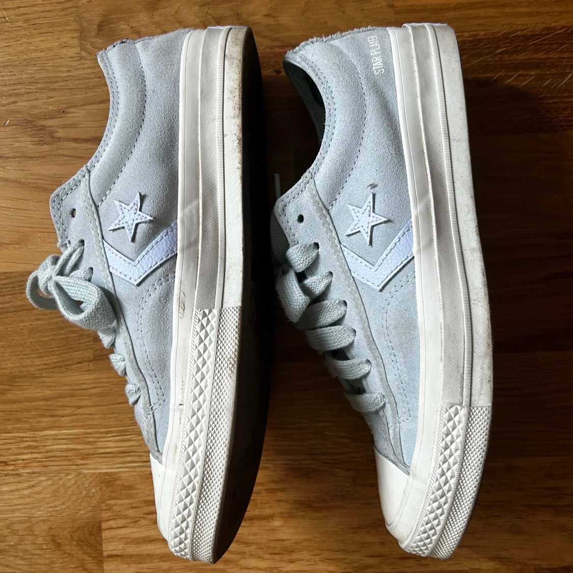 Ljusblå Converse One Star sneakers