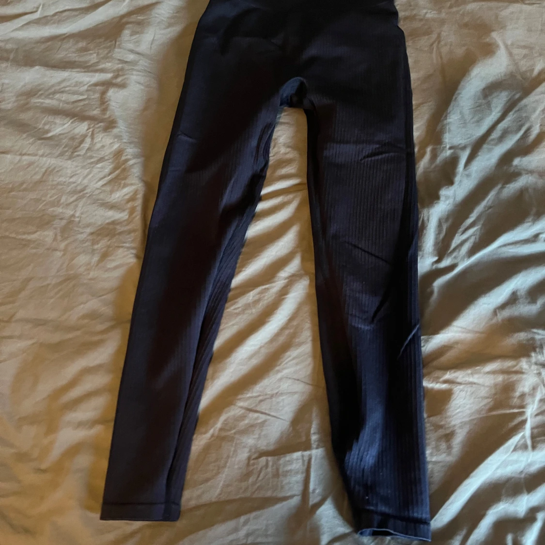 Svarta ribbade leggings från H&M Move - 1