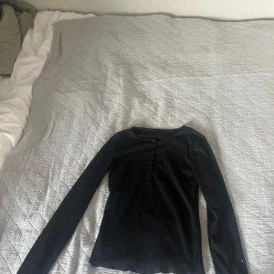 Svart långärmad  - Vet inte märket