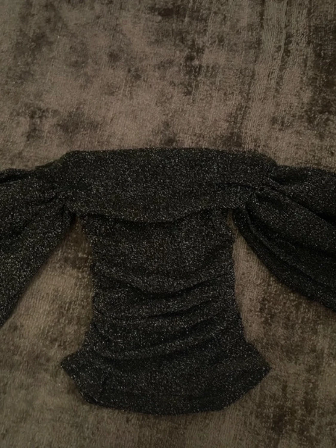 Glittrig offshoulder topp från NA-KD - 1