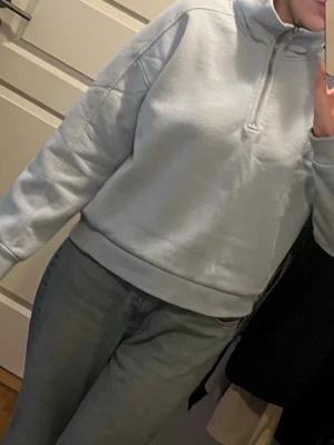 Ljusblå tröja  - Ljusblå tröja från lager157  STRL L/XL 