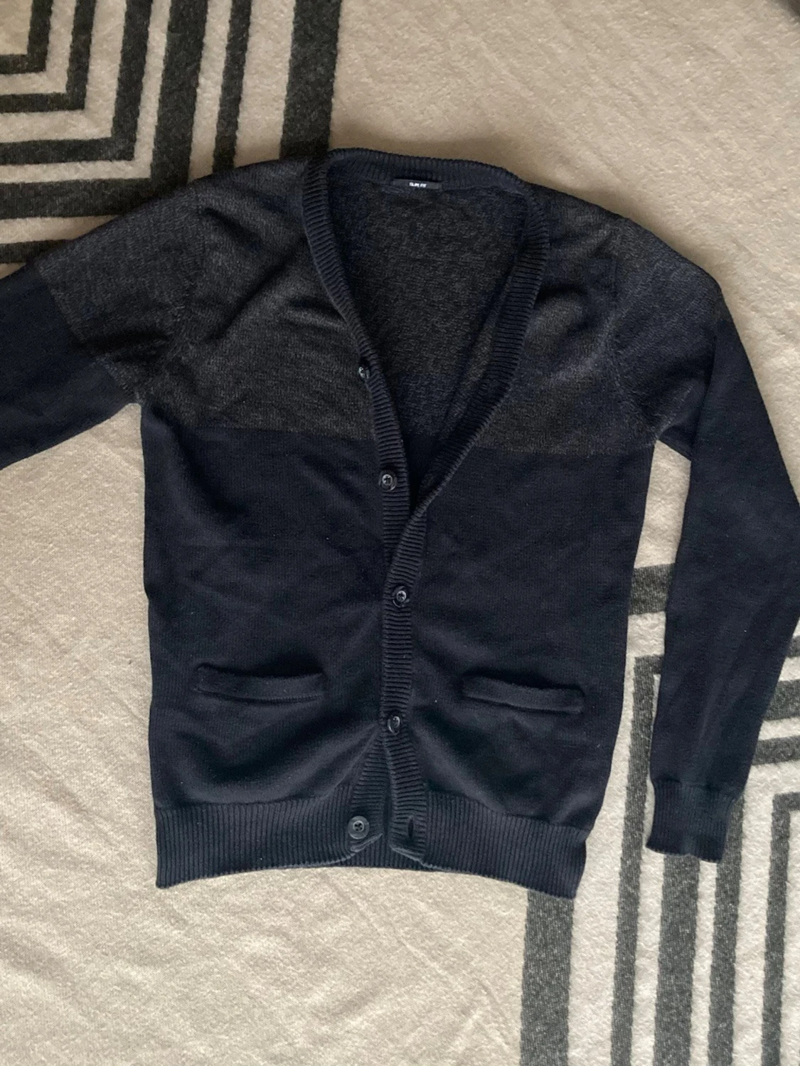 Mörkgrå slim fit kofta med knappar