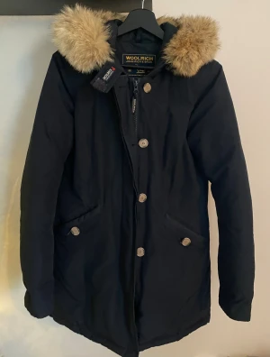 Woolrich jacka - Woolrich vinterjacka i dammodell. Bra skick! Storlek S.