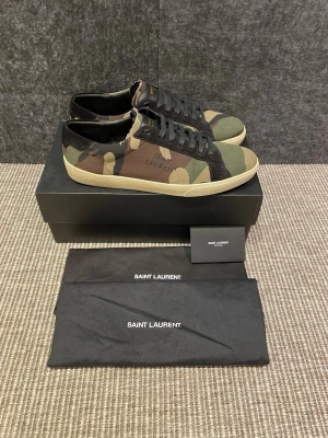 Saint Laurent skor(nya) - Hej, säljer nu dessa svin snygga ysl skor. Skorna är i nytt skick! Begränsat antal boxar och dustbag. Hör av dig vid frågor. 