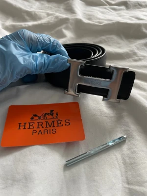 Heerrmes bälte helt ny hållgörare ingår  - Heerrmes bälte helt ny hållgörare ingår väldigt snyggt bälte fler finns av denna modell TikTok:Scandinavia_market