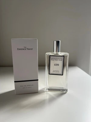 Parfym  - 100 ml. Inspirerad av Ombre Nomade. Doftad på. 