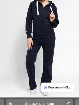 RUSSEMERCH tröjan - Mörkblå RUSSEMERCH som har kvar prislappen 