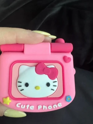 Hörlursfodral med spegel Kitty för AirPods 4 - Hörlursfodral med spegel Kitty för AirPods 4