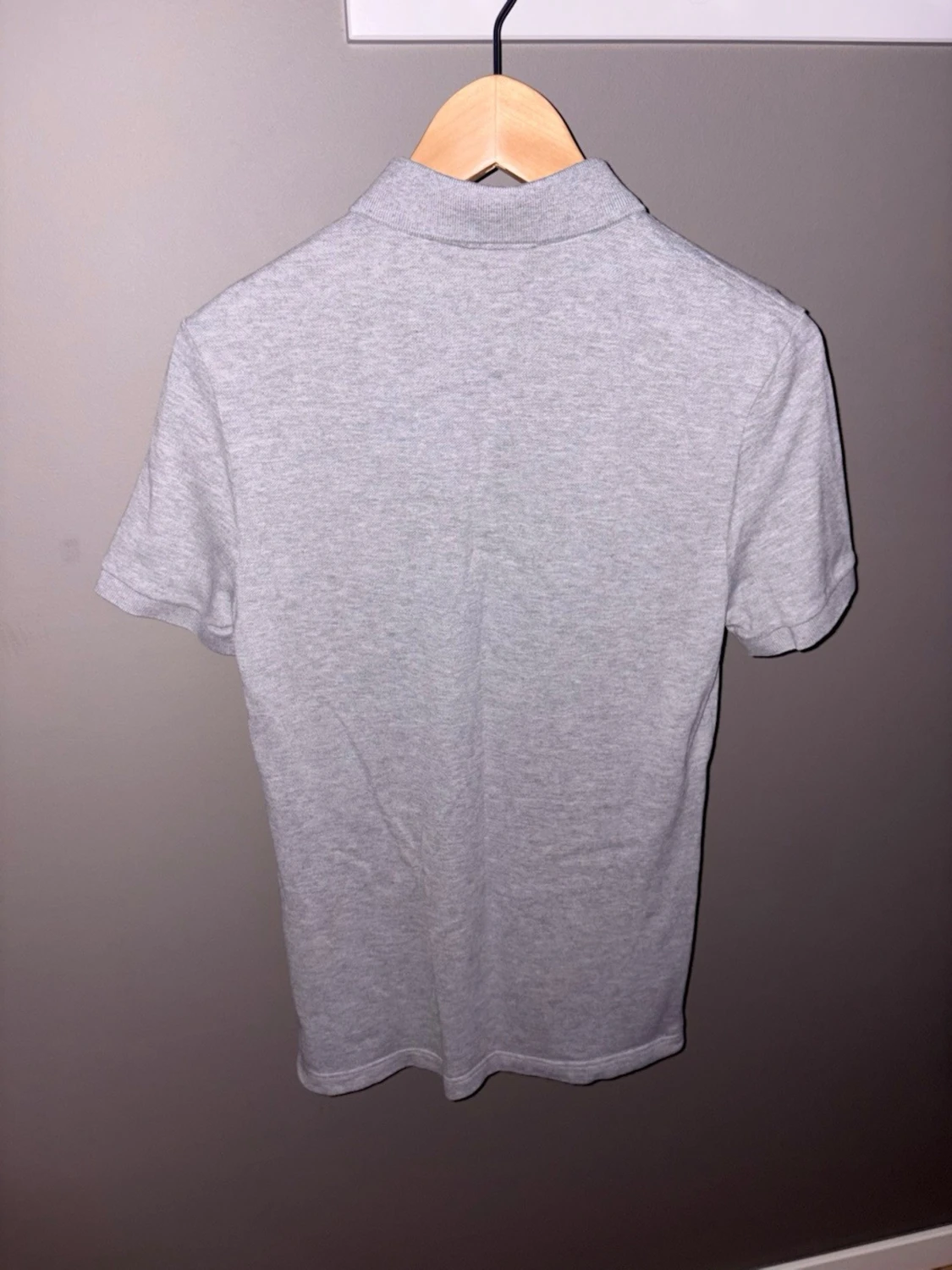 Grå pikétröja från Lacoste - 1