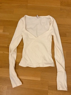 Långärmad tröja - Långärmad tröja med v-ring