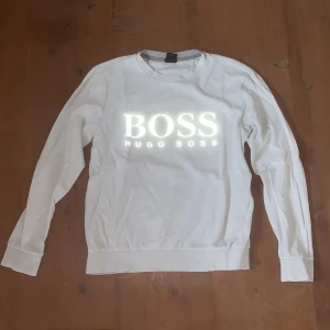 Hugo boss tröja - Hugo boss tröja i skick 5/10