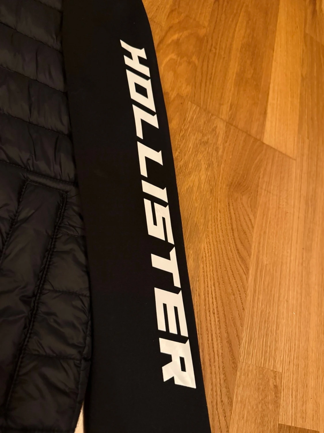 Svart pufferjacka från Hollister - 1