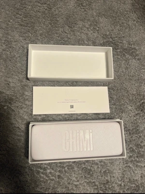 Chimi glasögon  - Säljer mina Chimi 003 grey glasögon då de inte används. Perfekta för alla väder med ett mörkt tonat glas. Nypris 1300kr säljs för 400kr pris kan diskuteras!