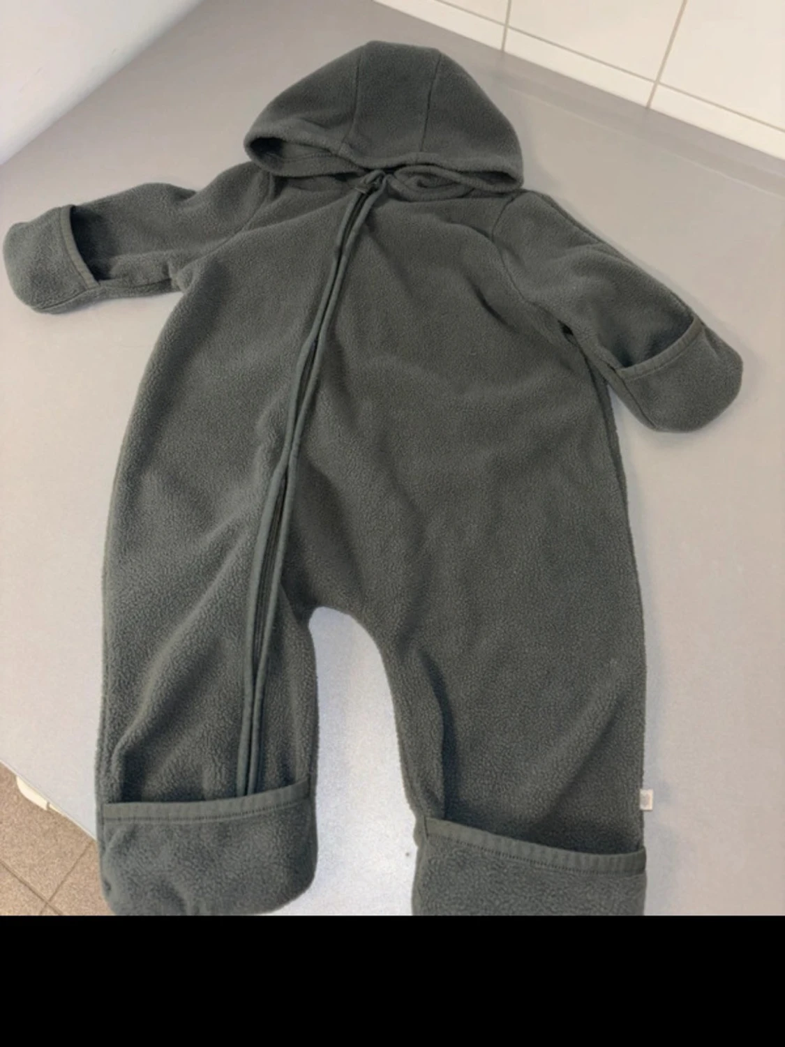 Mörkgrå fleeceoverall med huva - 1