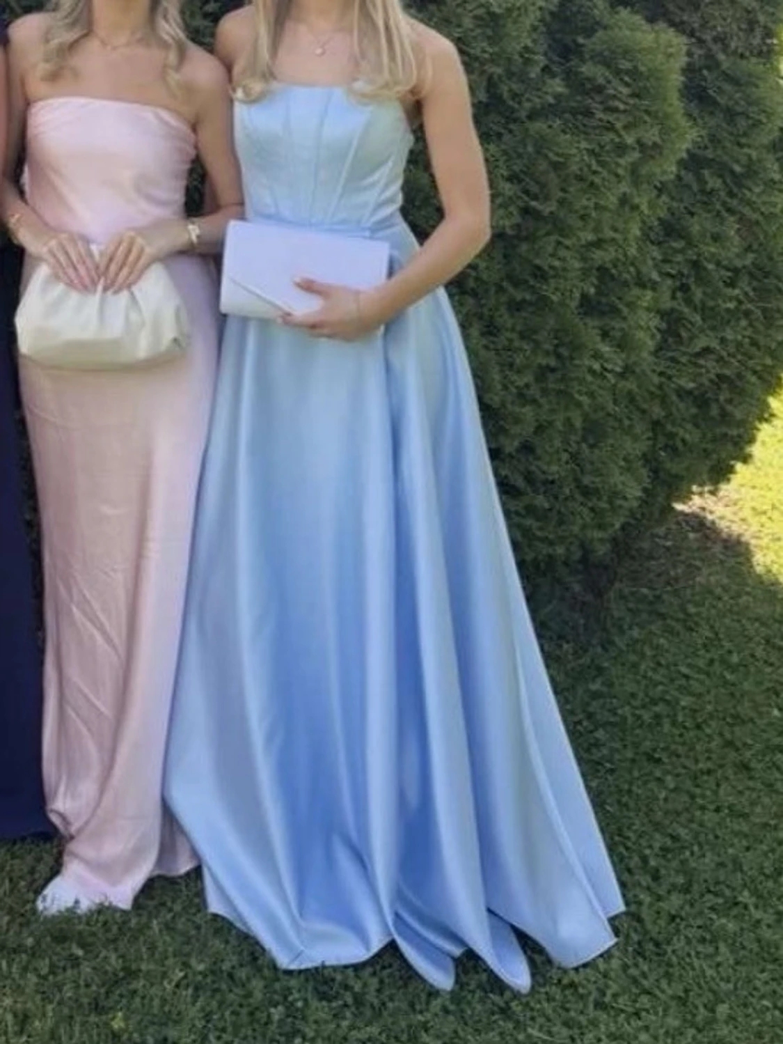 Ljusblå långklänning i satin - 2