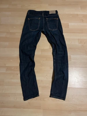 Mörkblå jeans från Nudie Jeans - Slim jeans, 28/32, skriv för mått, priset kan diskuteras 