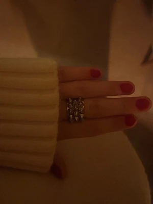 Edblad ring  - Säljer min Edblad ring i silver då jag använder guldsmycken. Den är i storlek 17.50. Pris kan diskuteras 🙌🏼