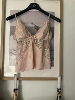 Jätte fin topp  - Söt rosa linne, från newt Yorker, använd nåra gånger men inlägg❤️