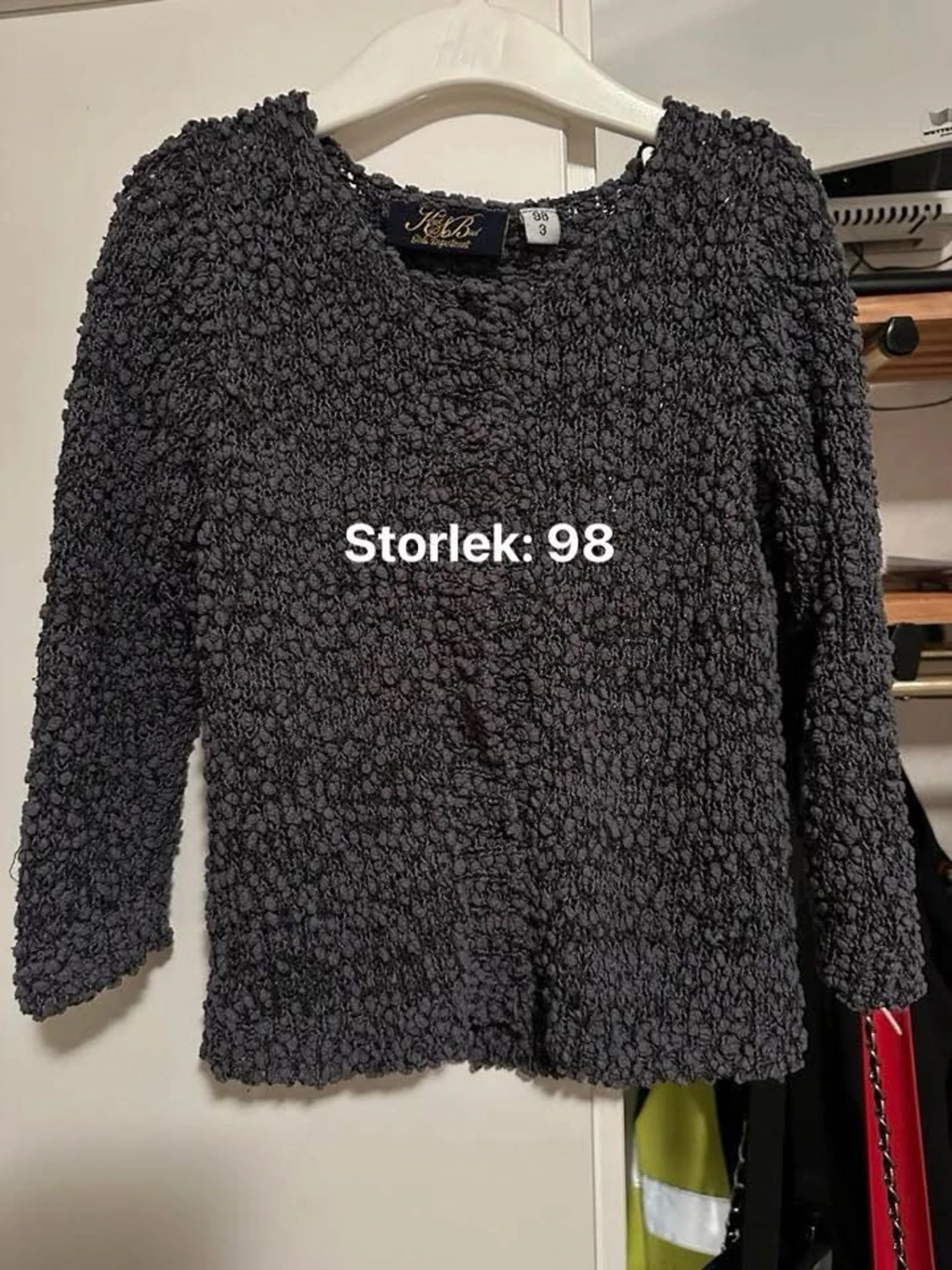 Mörkgrå stickad tröja storlek: 98