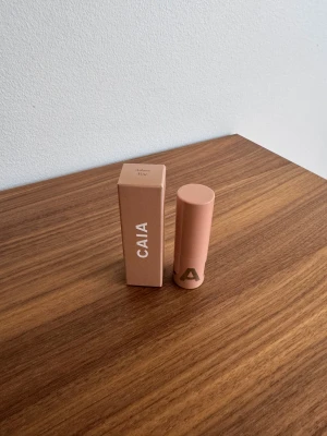 Läppstift från CAIA - Färgen är Adore You. Är helt ny och oanvänd. Nypris är 245 kr.