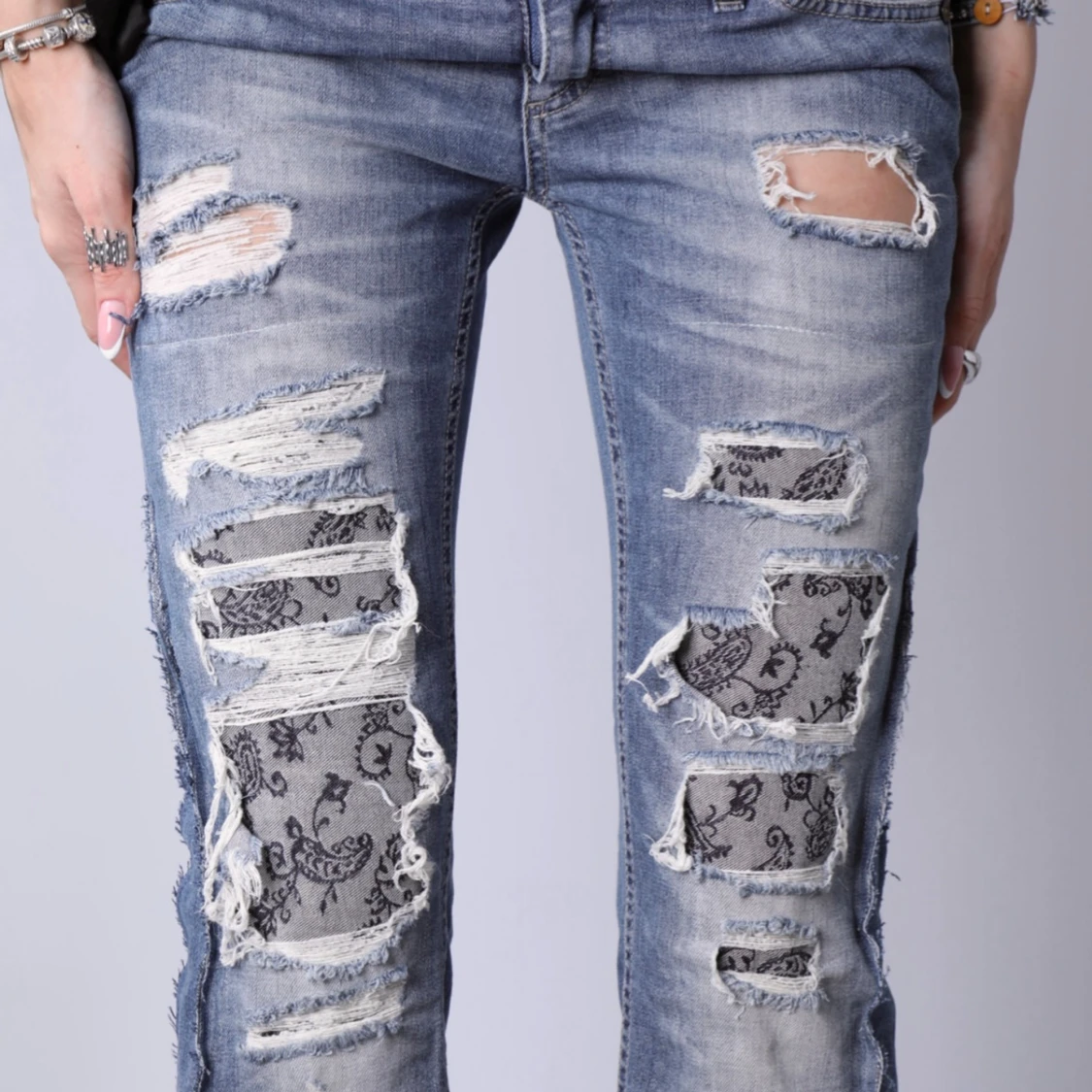 Unika lågmidjade vintage bootcut jeans med slitningar
