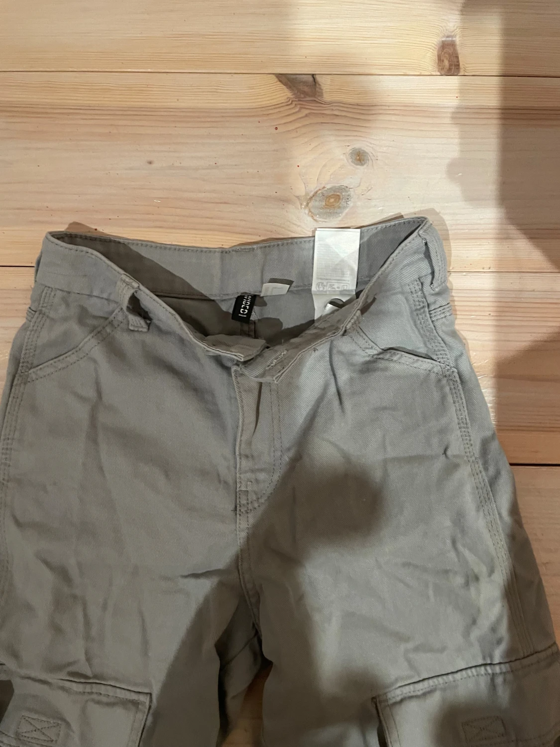 Grå cargopants från H&M DIVIDED - 2