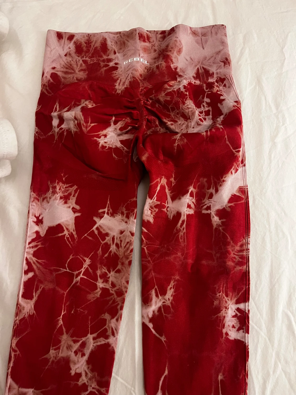 Röda tie-dye leggings från Rebel S - 2