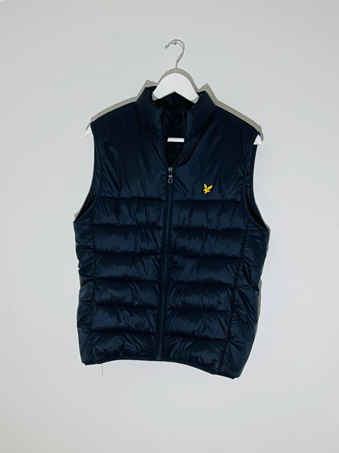 Mörkblå dunväst från Lyle & Scott