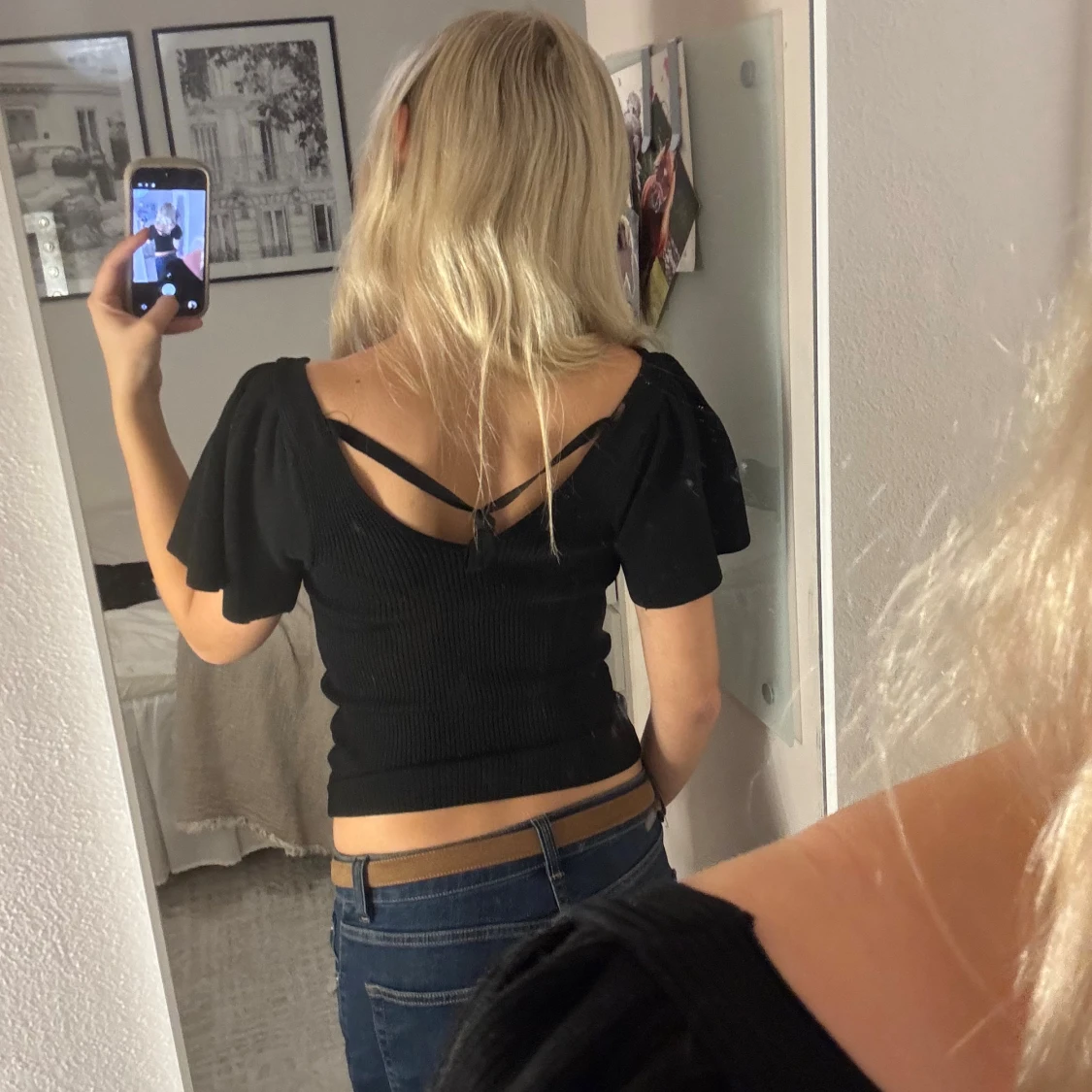 Svart ribbad croppad topp med puffärm - 1